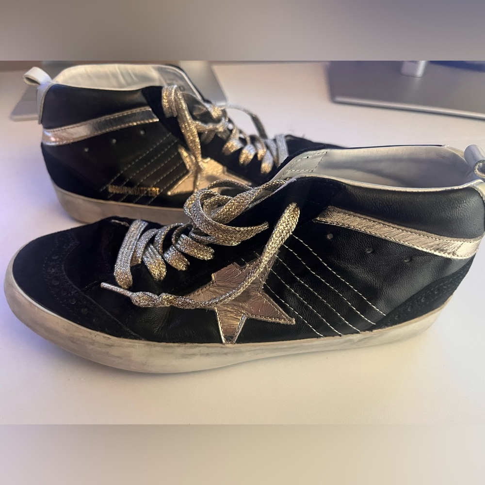 Golden Goose
Mid Star Silver Wave Leather Sneakers